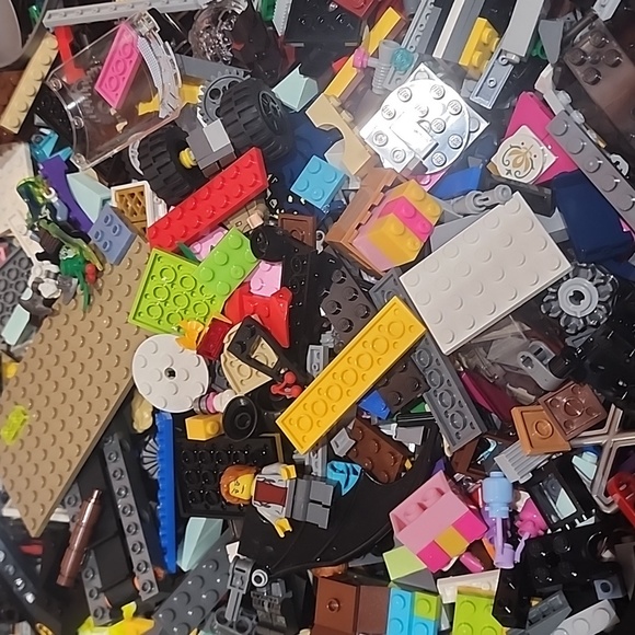 Assorted Lego Pieces in Bulk for sale - Picture 4 of 4